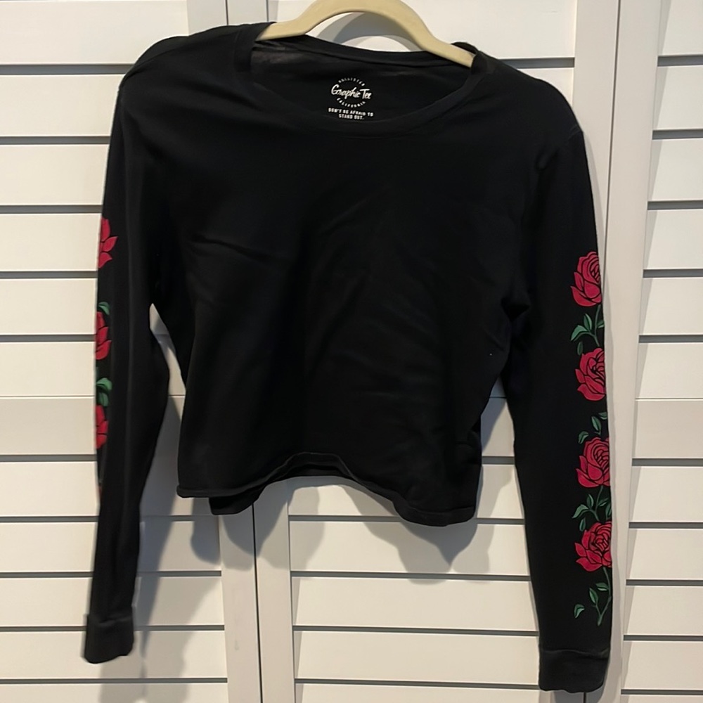 hollister rose graphic shirt